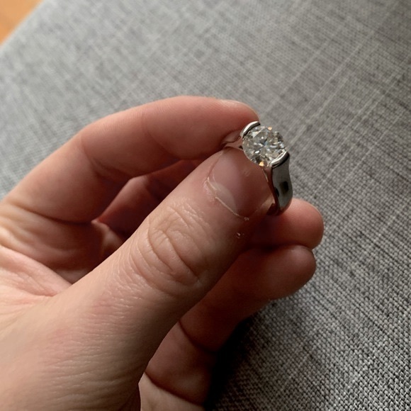 2ct Moissanite 925 Sterling Silver Woman Ring - Picture 3 of 7